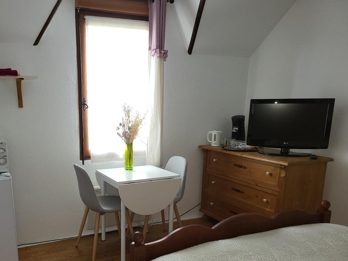 Revedelac Meuble Tout Confort Bremes Exteriör bild